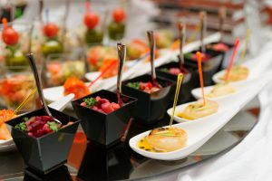 ¿qué tener en cuenta al contratar un catering profesional?